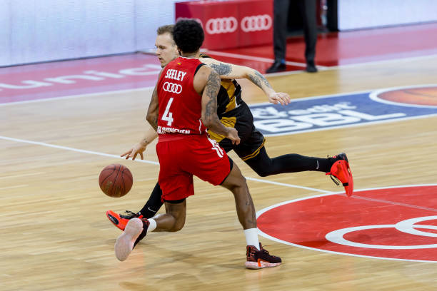 频频发力 频频发力